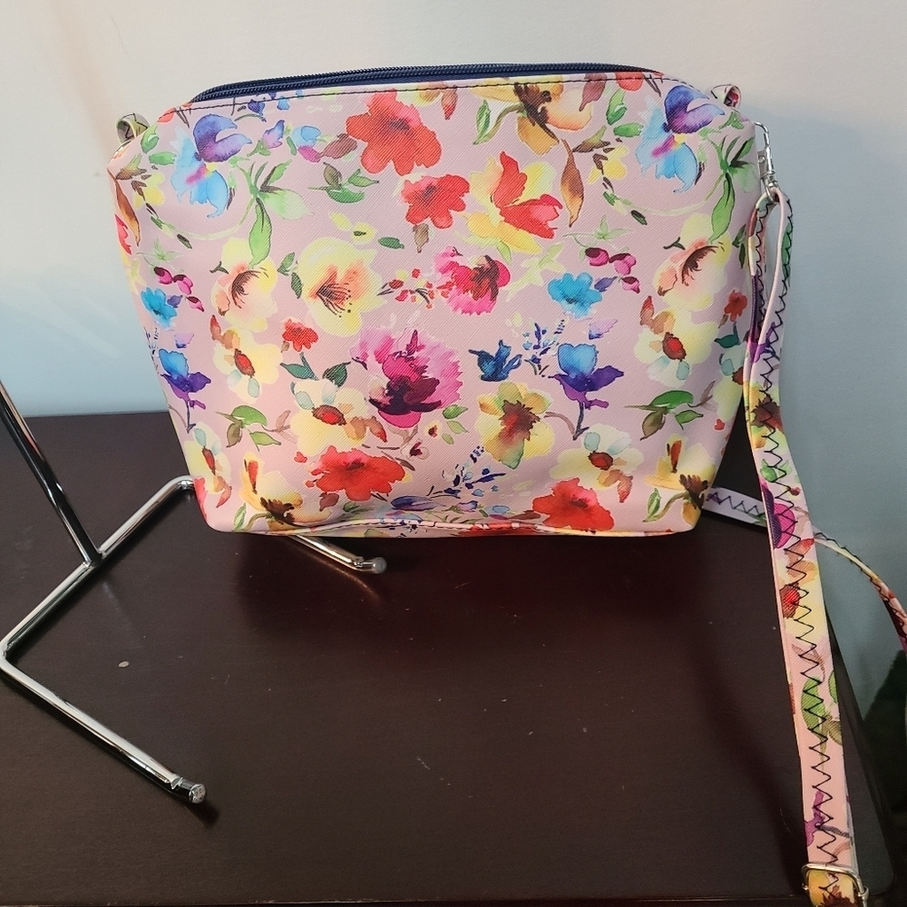 NWOT Carlos Floral Shoulder Bag and Wristlet - Picture 8 of 16